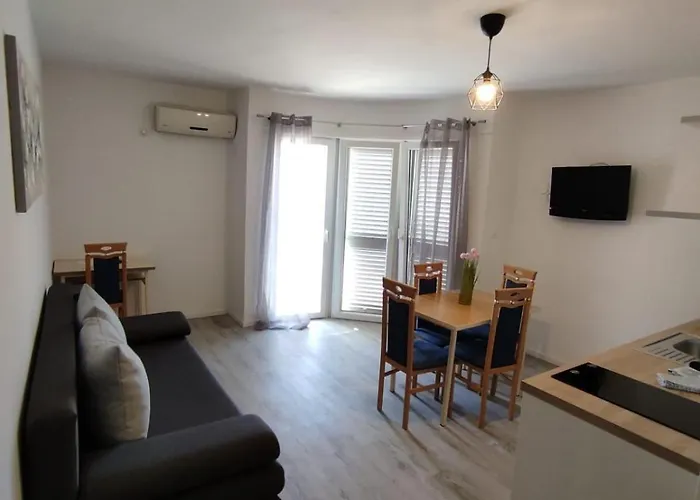 Appartamento Ivana By Globtour Biograd Na Moru