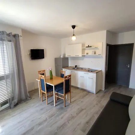 Ivana By Globtour Apartmán Biograd Na Moru