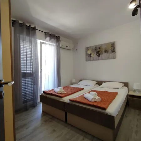 Ivana By Globtour Apartmán